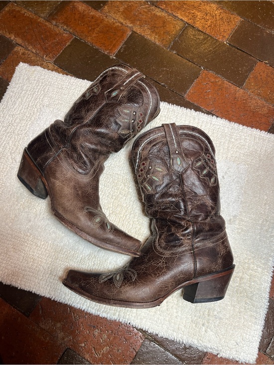 Tony Lama Shoes - Tony llama women’s western cowgirl boots 10B Chocolate Perfectly distressed 1238